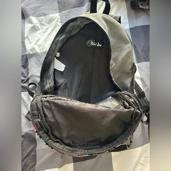 Point Zero The Retro Look Backpack - Picture 8 of 12